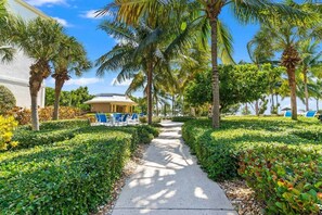 Property grounds - Largo Getaway • 3 King Suites + In-Laws Quarters, Pickleball (Key Largo)