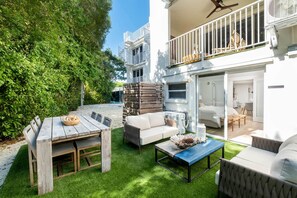 Outdoor dining - Largo Getaway • 3 King Suites + In-Laws Quarters, Pickleball (Key Largo)