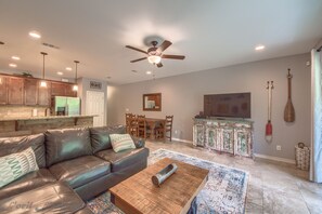 Een smart-tv en een dvd-speler