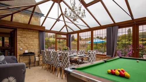 Kingfisher Cottage - sleeps 10 guests  in 5 bedrooms