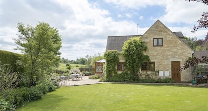 Kingfisher Cottage - sleeps 10 guests in 5 bedrooms