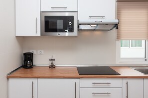 Fridge, microwave, stovetop, coffee/tea maker