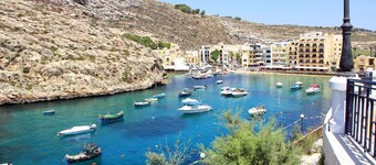 Bright Stylish Apartment in Victoria