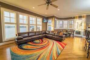 Smart TV, chimenea y tenis de mesa 