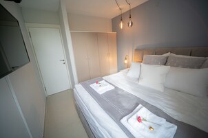 Grand Apartment, 3 Bedrooms | In-room safe, individually decorated, desk, blackout drapes