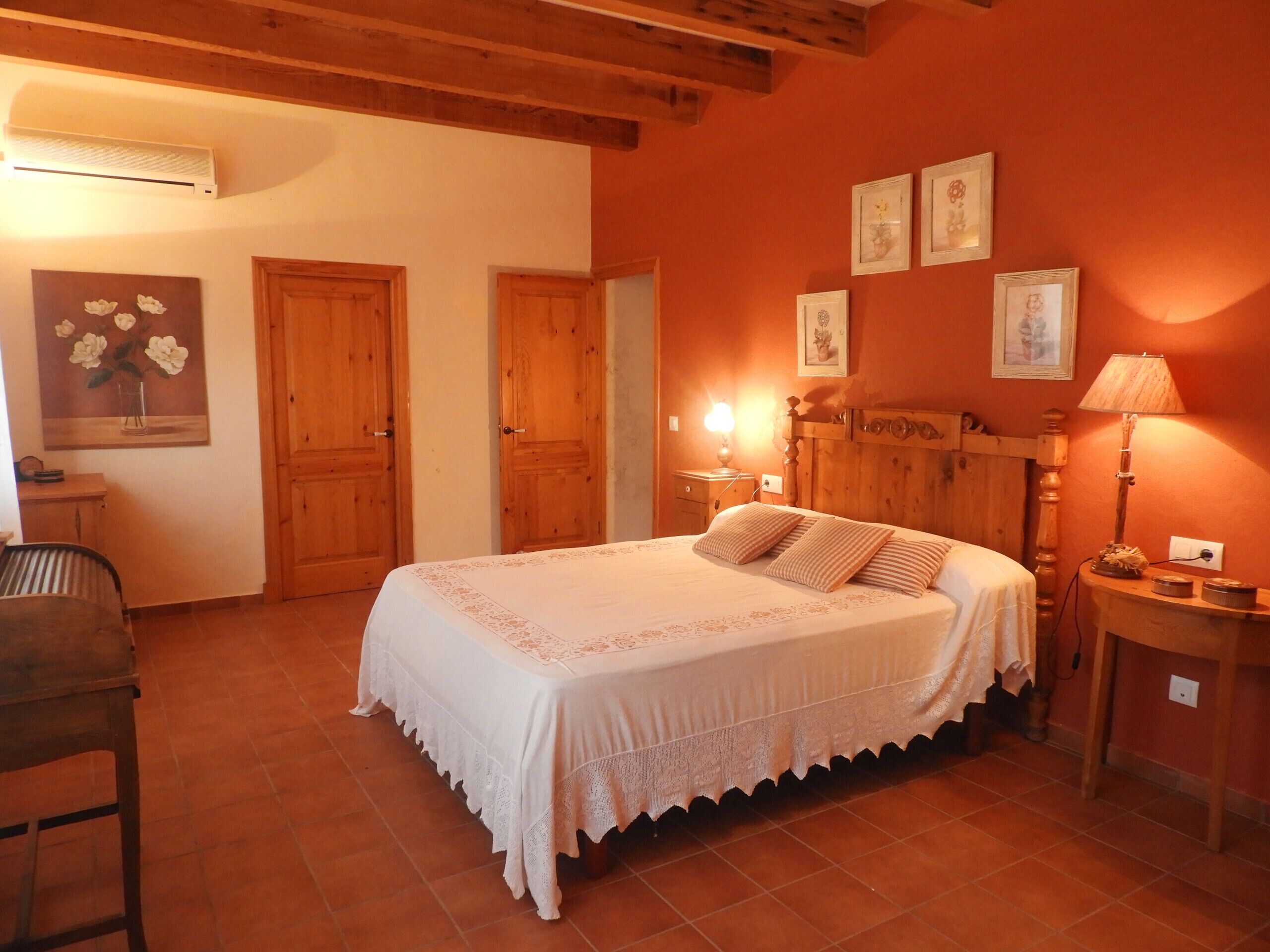 6 bedrooms, iron/ironing board, free WiFi, bed sheets
