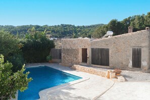Outdoor pool - Villa a 5km de playa Salinas, con piscina, Wi-Fi y jardín (Sant Josep de Sa Talaia)