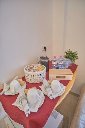 Deluxe Double Room, City View | Frette Italian sheets, premium bedding, down duvets, pillow-top beds - Museum Guest House (Civitavecchia)