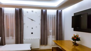 2 bedrooms, soundproofing, free WiFi, bed sheets