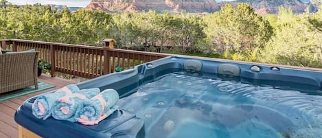 Tina de hidromasaje al aire libre