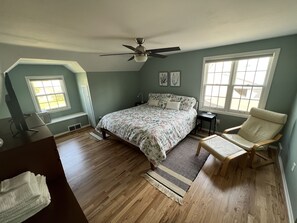 4 slaapkamers, een bureau, een strijkplank/strijkijzer, gratis wifi