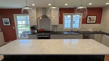 Frigorífic, microones, forn i placa de cuina