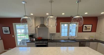 Fantastic 4-Bedroom Family Home - Short Walk to Michigan Stadium