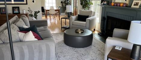 Smart TV, videojuegos, reproductor de DVD y libros