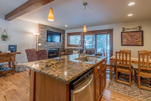Andora Villa Condo 102 - Right on Trail Creek and Walk to Downtown Ketchum