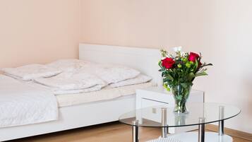 Standard Apartment | Soundproofing, iron/ironing board, free WiFi, bed sheets