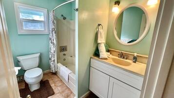 Combined shower/bathtub, hair dryer, towels, soap