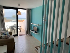 TV, books - Casa Colm El Cotillo (El Cotillo)