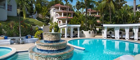 Piscine couverte, piscine extérieure