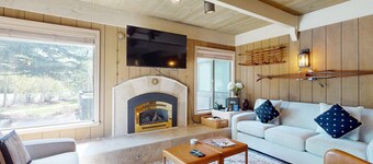 2 makuuhuoneen osakehuoneisto, jolla on pääsy Sun Valley Resort -altaan ja porealtaisiin