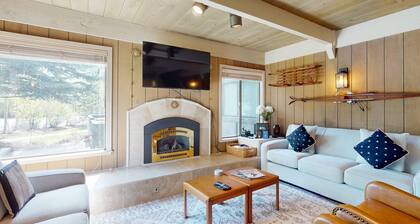 2 makuuhuoneen osakehuoneisto, jolla on pääsy Sun Valley Resort -altaan ja porealtaisiin