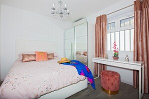 3 Schlafzimmer, Zimmersafe, Bügeleisen/Bügelbrett, Reisekinderbett