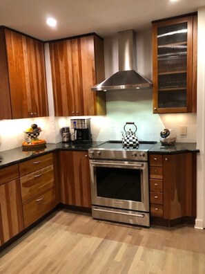 Refrigerador, horno, placa de cocina, lavavajillas