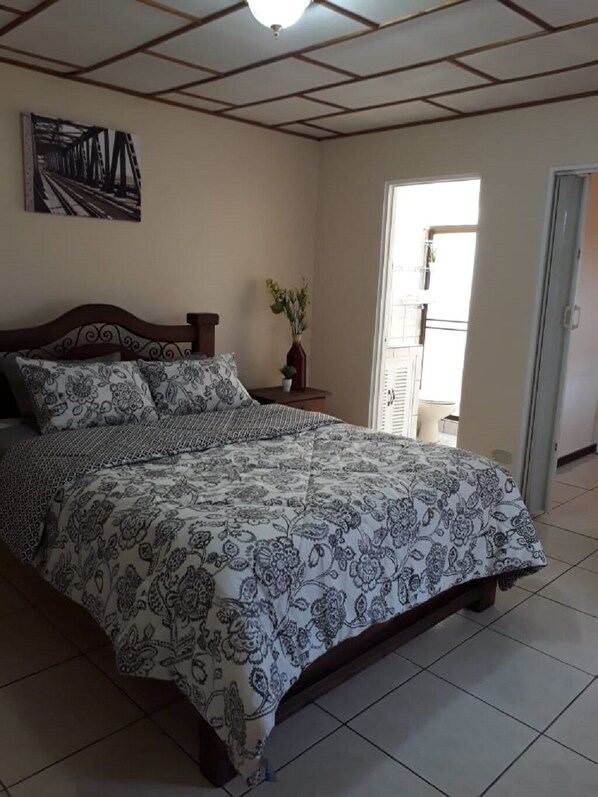2 bedrooms, iron/ironing board, WiFi