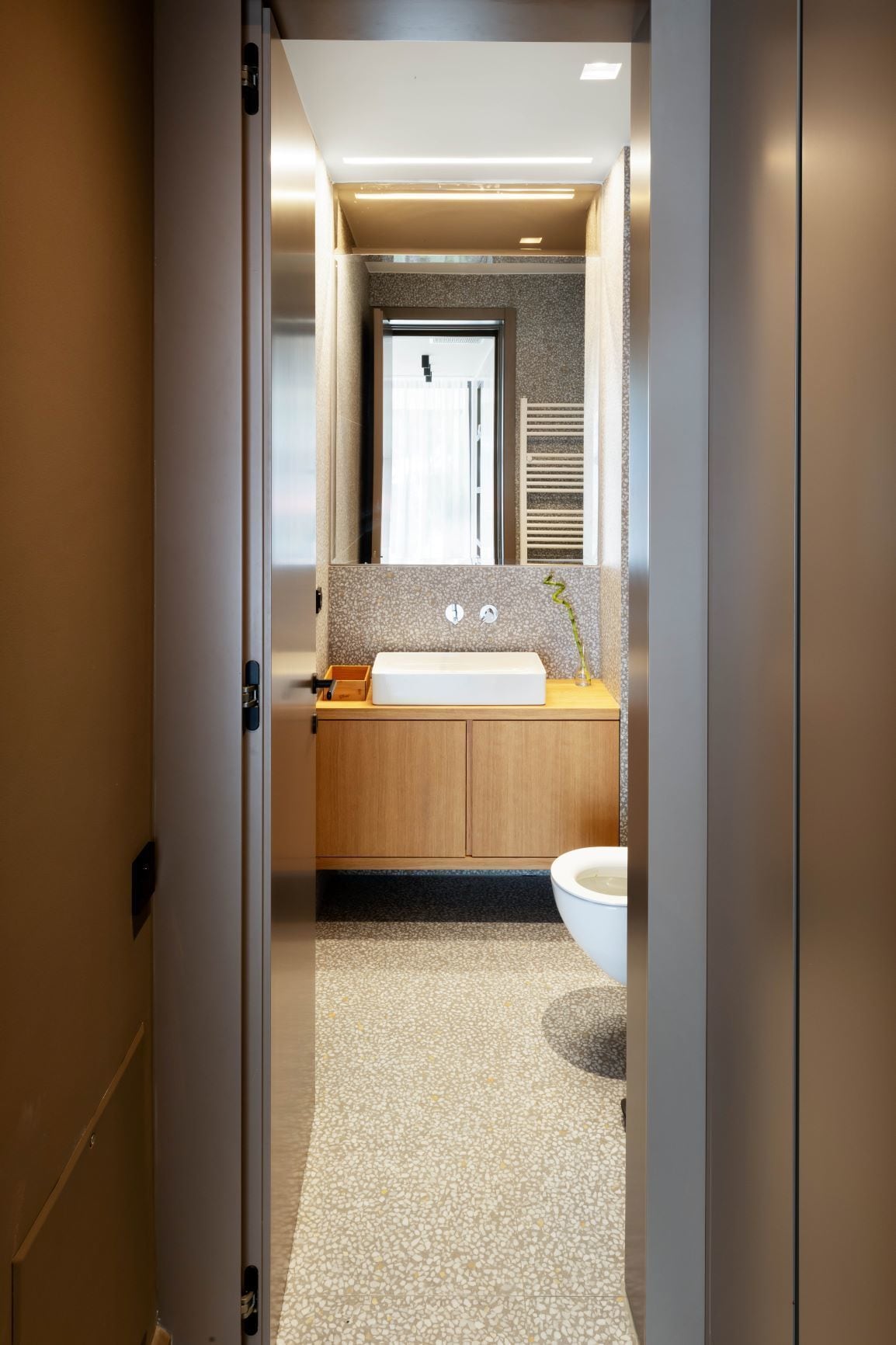 shower, rainfall showerhead, free toiletries, hair dryer