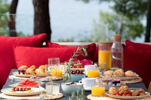 Free daily continental breakfast - Amantes Villas and Suites (Sithonia)