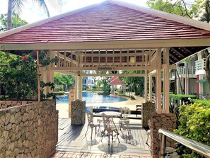 Outdoor dining - Metro Jomtien Condotel - Sleeps 2 (Pattaya)