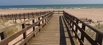 Viehättävä erillinen bungalow, jossa on oma uima-allas, 5 minuutin päässä Praia Verdeltä 94153 / AL