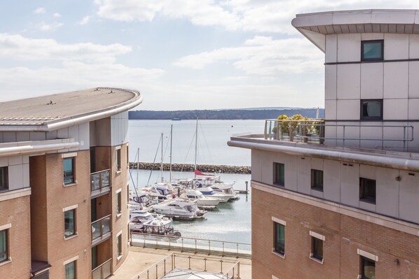 A marina with boats docked, a view of the water, and buildings with balconies. - Crow's Nest - Directly on Poole Quay (Poole)