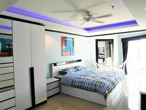 1 bedroom, bed sheets