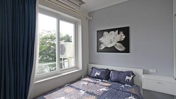 Căn hộ có thiết kế đặc trưng, 1 giường cỡ queen, ban công, quang cảnh hồ (Floor 3) | Bộ đồ giường cao cấp, nệm Select Comfort, trang trí khác biệt