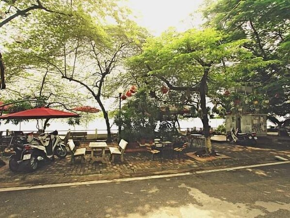 Exterior - Hanoi Home 2 - Lake view Apartment (Hanoi)