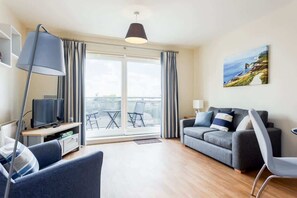 TV, offices - Coxswain's Cabin - Moments from Hamworthy Beach (Poole)