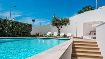 Lämmitetty uima-allas