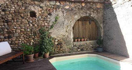 Maison de ville et de charme climatisée proche St Guilhem le Désert