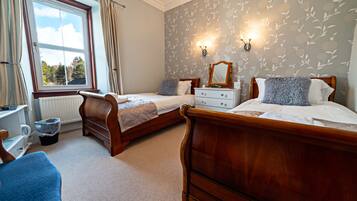 ملاءات من القطن المصري وأغطية فراش متميزة وألحفة محشوة بالريش