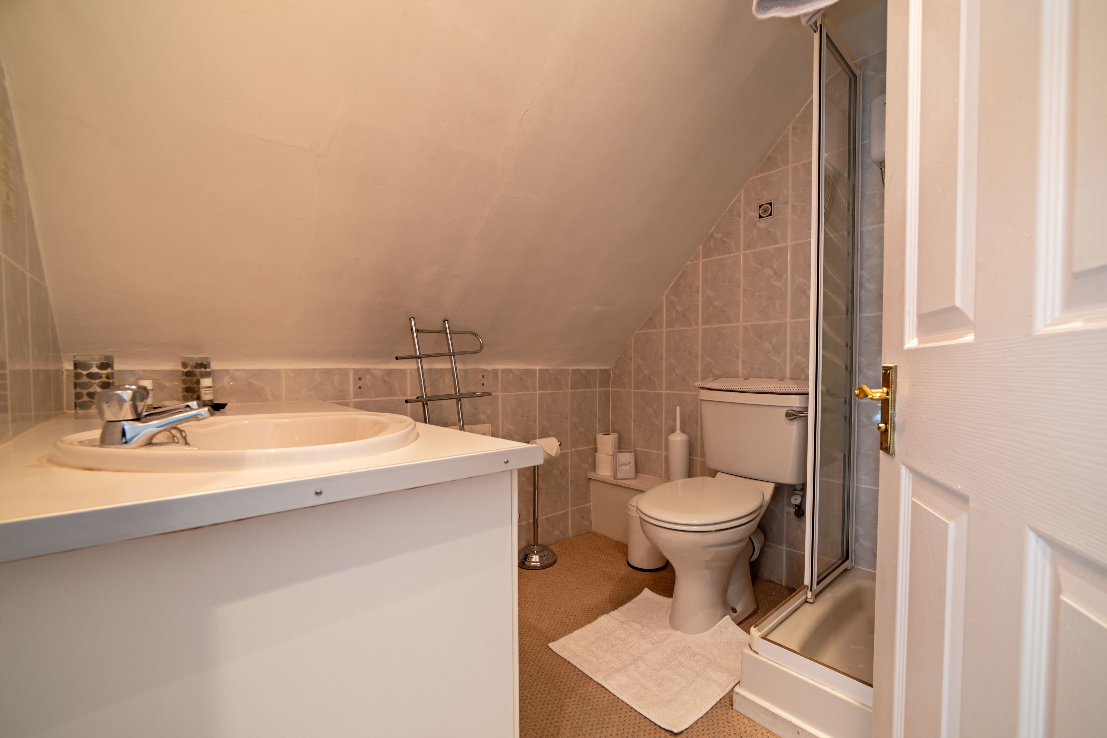 standard king room | bathroom | eco-friendly toiletries, hair dryer, towels, soap