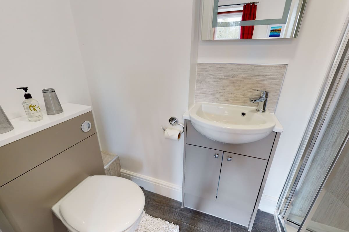 superior king room, lake view | bathroom | eco-friendly toiletries, hair dryer, towels, soap