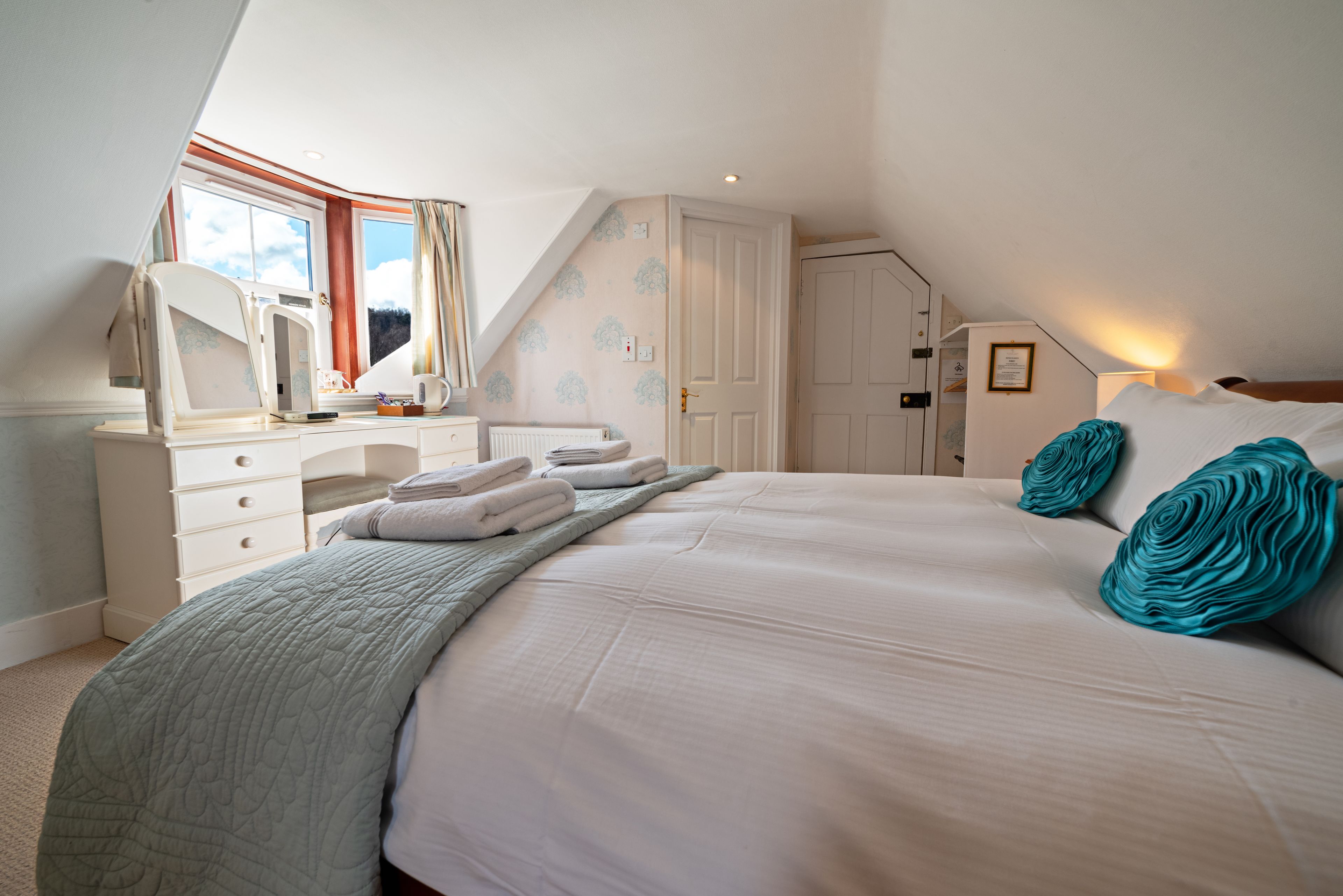 standard king room | egyptian cotton sheets, premium bedding, down duvets