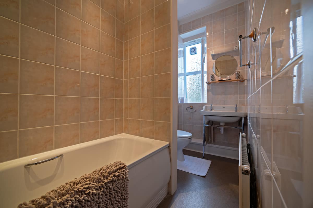 standard double room, 1 double bed | bathroom | eco-friendly toiletries, hair dryer, towels, soap