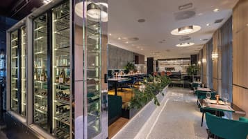 Cocktail bar