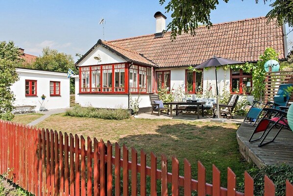 Outdoor dining - Österlen, fantastic cozy guesthouse for Villa Veranda (Ystad M)