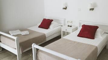 Hochwertige Bettwaren, Betten mit Memory-Foam-Matratzen, Zimmersafe