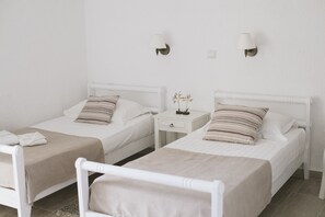 Sengetøy av topp kvalitet, memory foam-senger og safe på rommet