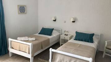 Hochwertige Bettwaren, Betten mit Memory-Foam-Matratzen, Zimmersafe