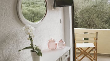 Televisi layar datar 28-inci dengan saluran TV satelit dan TV LED